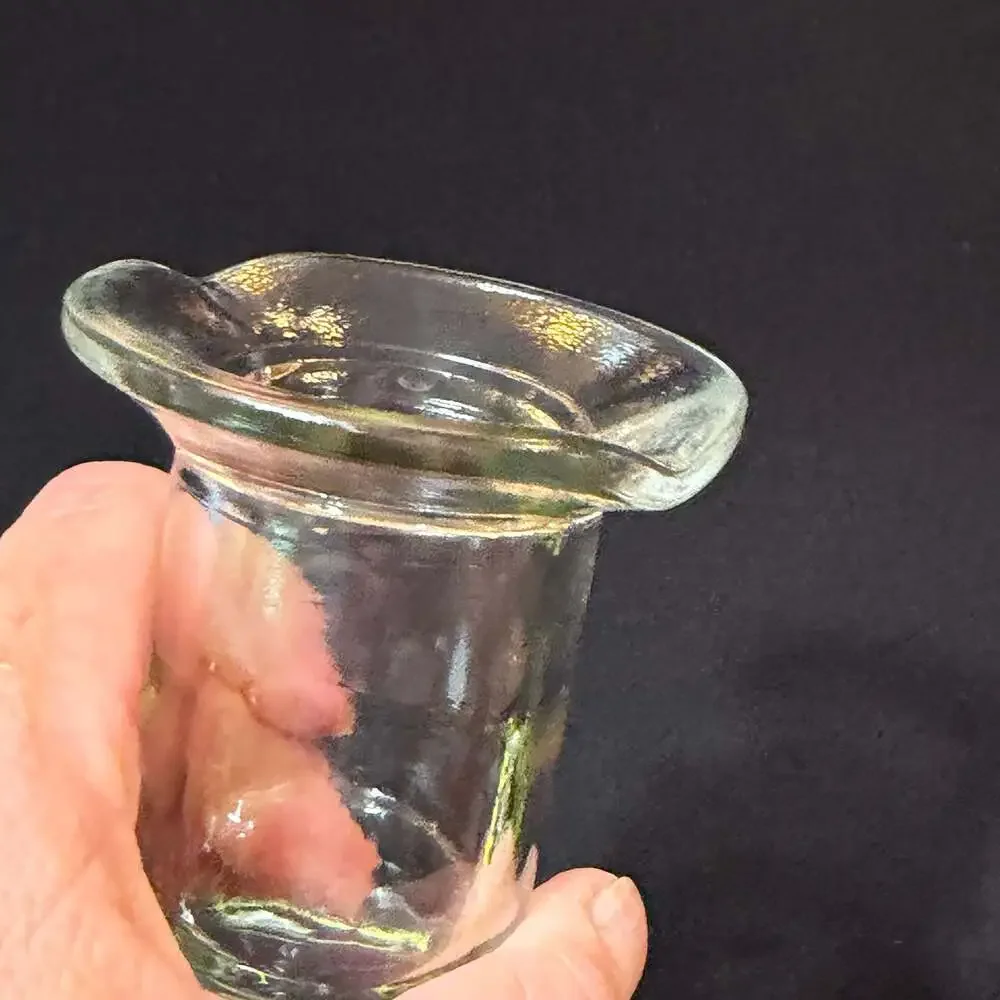Unbranded clear glass